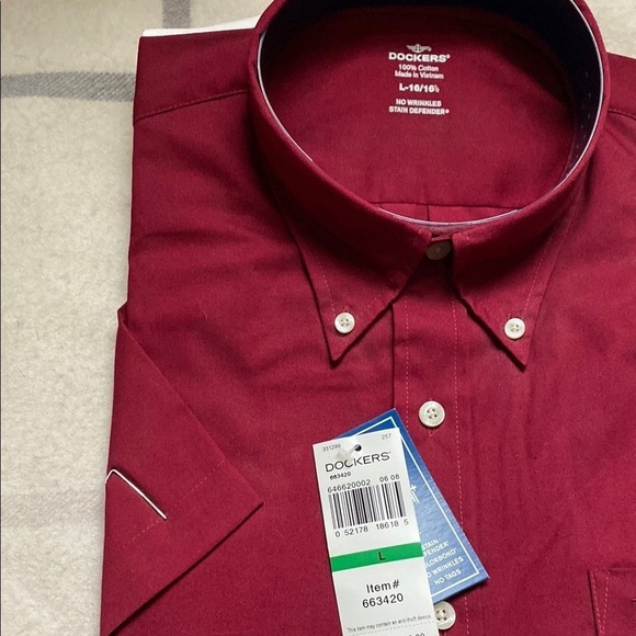 Dockers Burgandy Men's Short Sleeve Dress Shirt Size Large - Picture 2 of 8